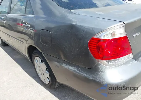 2005 Toyota Camry Le z USA, uszkodzony, nr VIN 4T1BE32K65U611236